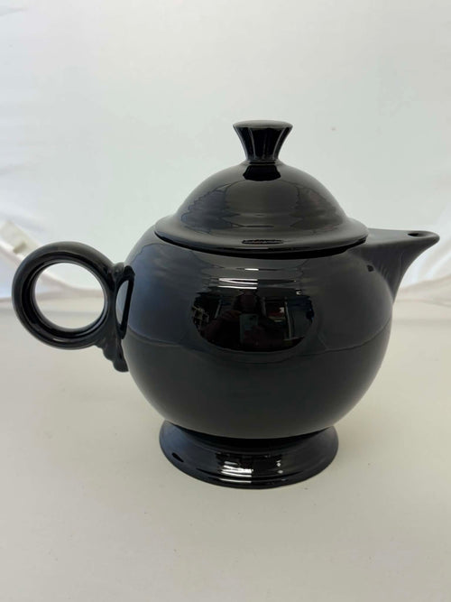 This is a Fiesta Fiestaware Five-cup 5-cup Ring Handled Tea Pot with Lid in Black. lead-free, Post 1986, Retired Color Retired Shape
