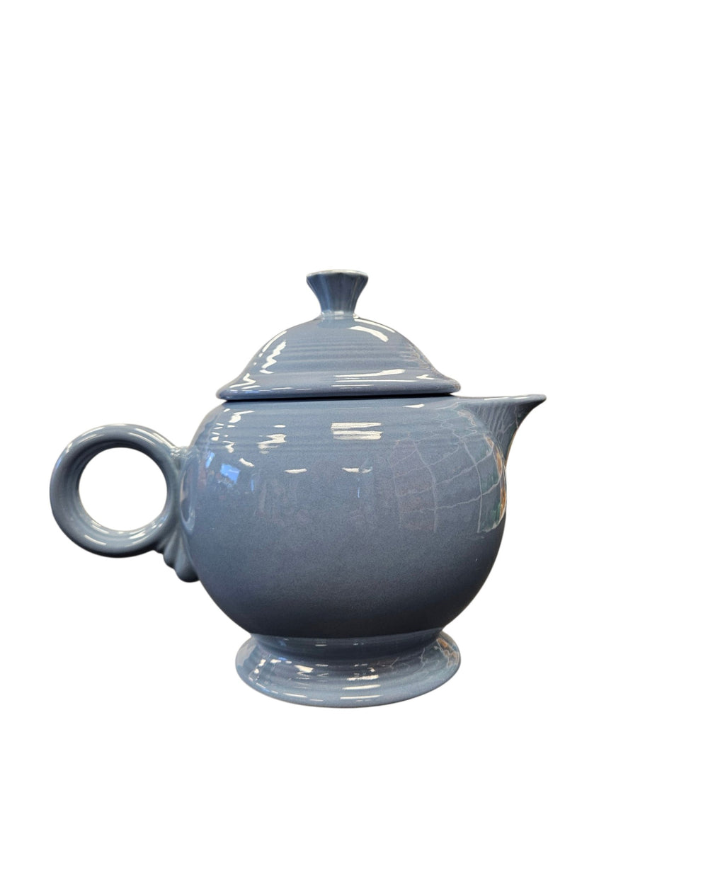 This is a Fiesta Fiestaware Five-cup 5-cup Ring Handled Tea Pot with Lid in Periwinkle. lead-free, Post 1986, Retired Color Retired Shape

