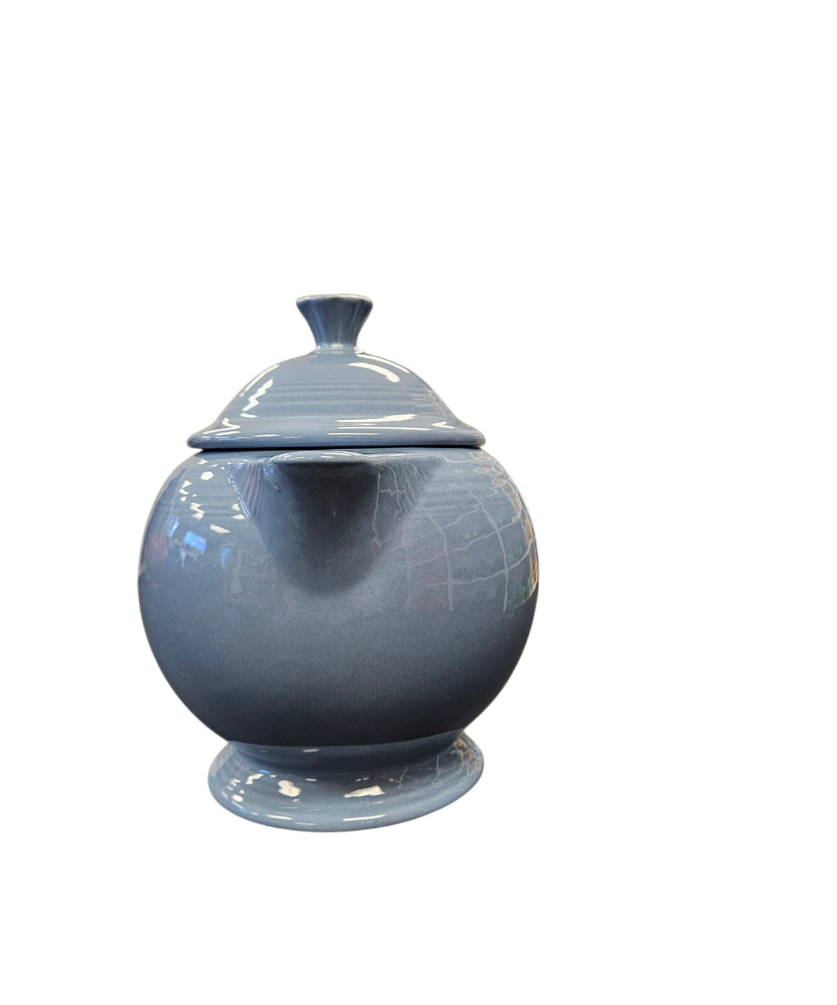 This is a Fiesta Fiestaware Five-cup 5-cup Ring Handled Tea Pot with Lid in Periwinkle. lead-free, Post 1986, Retired Color Retired Shape

