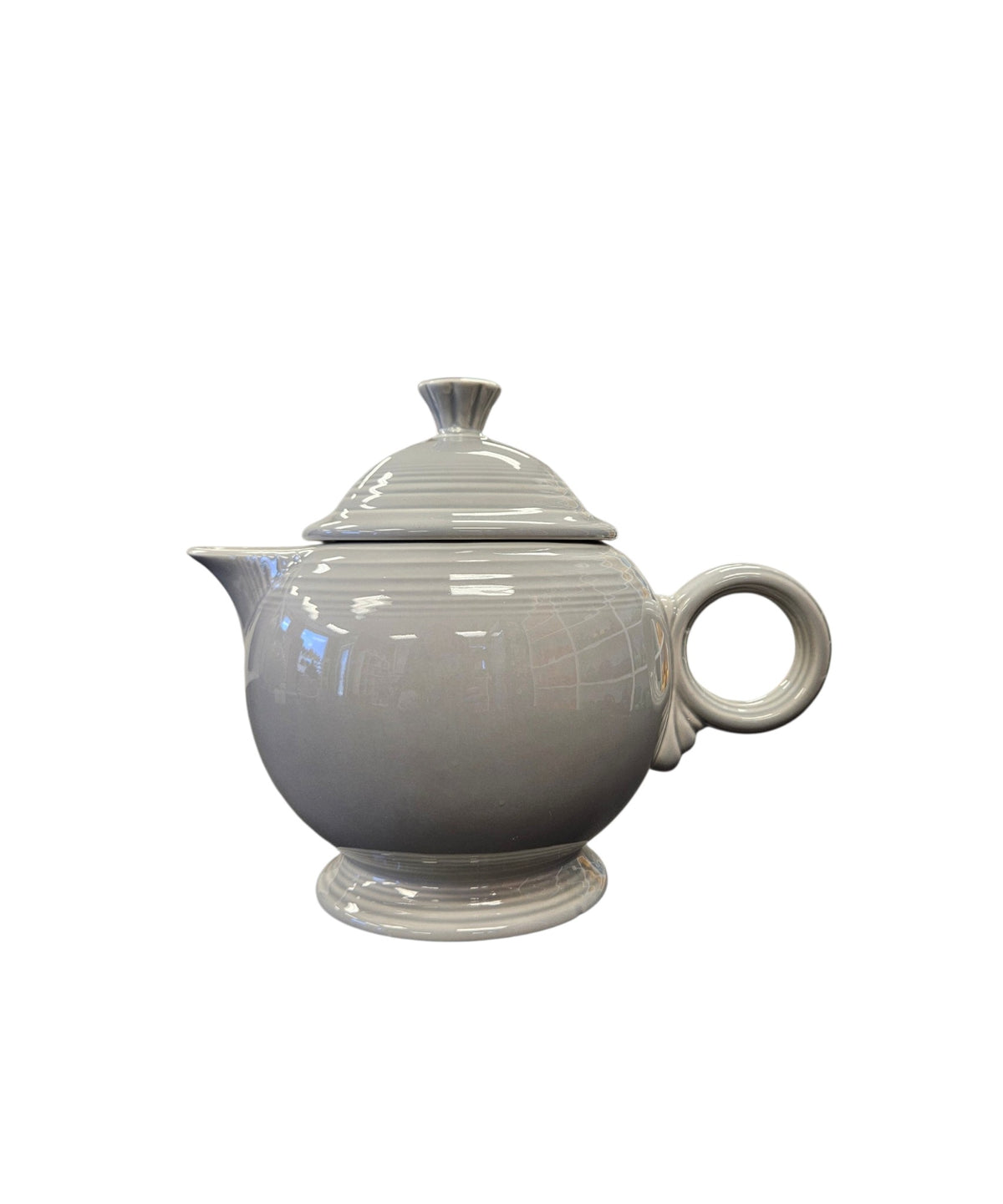 This is a Fiesta Fiestaware Five-cup 5-cup Ring Handled Tea Pot with Lid in Pearl Gray. lead-free, Post 1986, Retired Color Retired Shape
