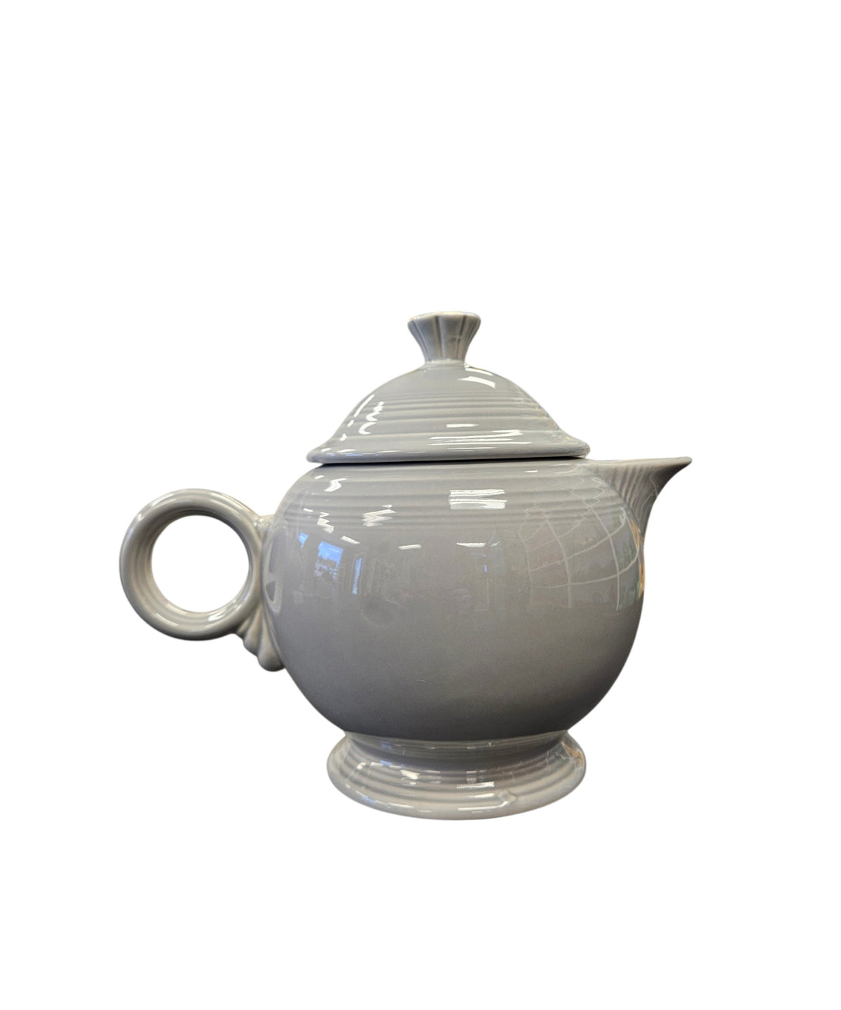 This is a Fiesta Fiestaware Five-cup 5-cup Ring Handled Tea Pot with Lid in Pearl Gray. lead-free, Post 1986, Retired Color Retired Shape
