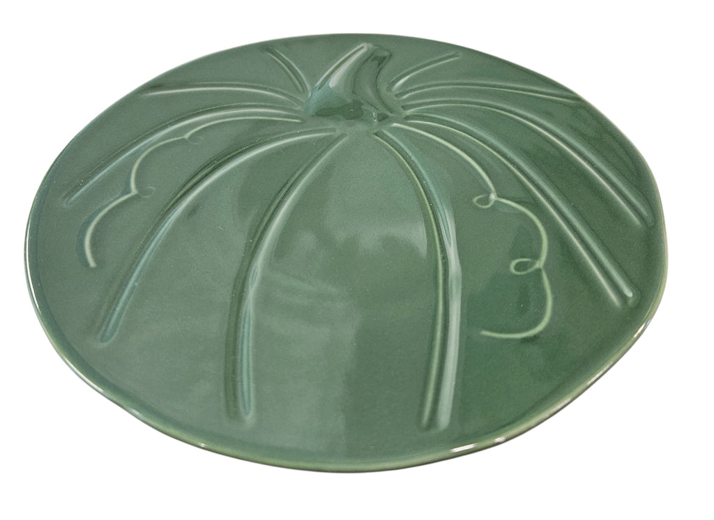 This is a Fiesta fiestaware Embossed pumpkin shaped plate in Jade. Lead free, Post 1986 Limited Production shape, Fall, Thanksgiving, Halloween
