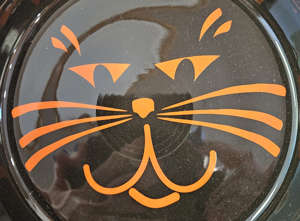 This is Fiesta fiestware Classic Extra Large Two 2 Quart Serving Bowl featuring the Betty Crocker Black Cat decal on black. Lead free, post 1986, retired color, retired decal, Hard to Find, Halloween
