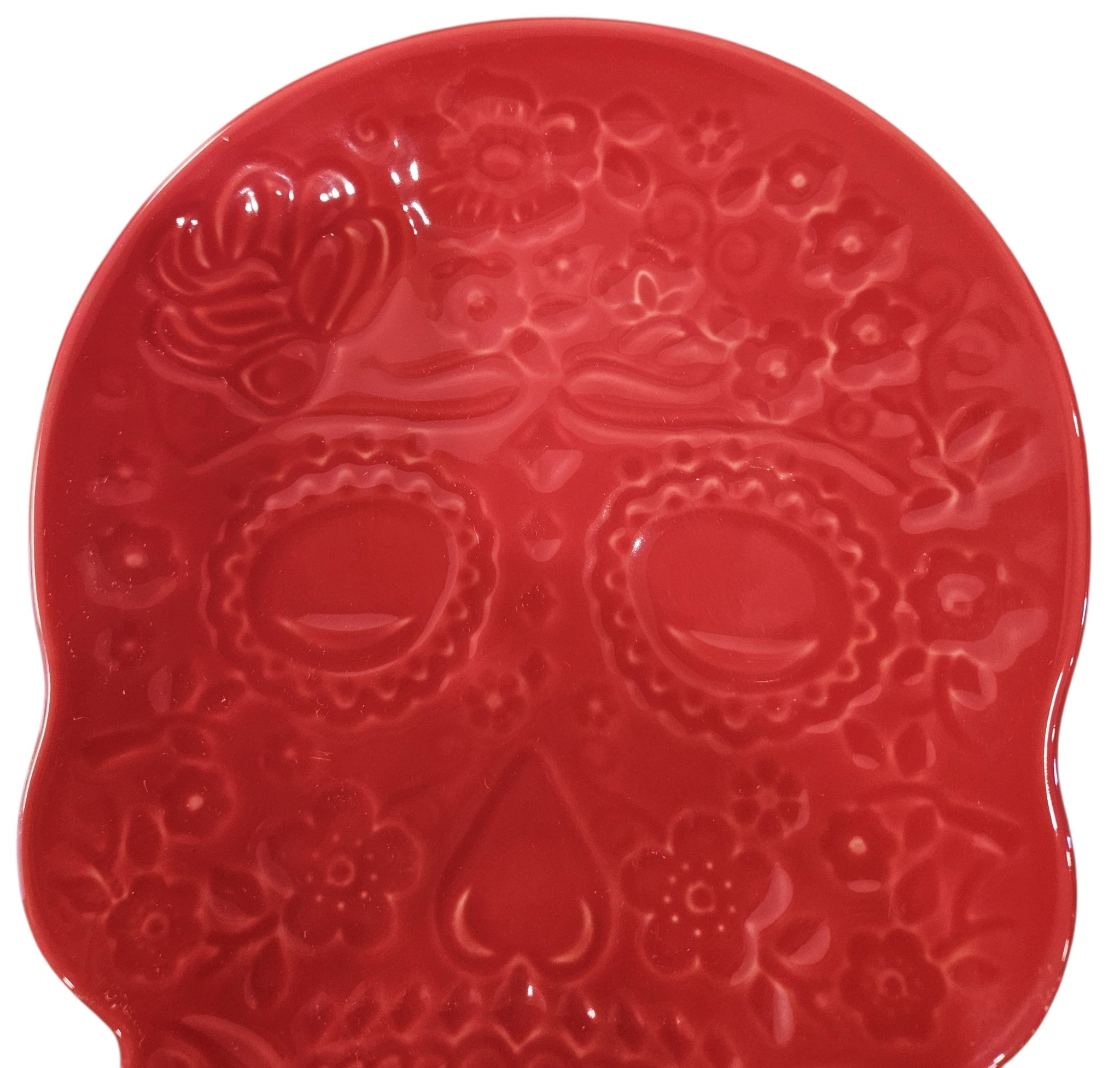 This is Fiesta fiestware Embossed Skull & Vine Skull shaped plate on scarlet. Lead free, post 1986,  retired shape, Halloween, Factory Outlet Exclusive, Rare, Hard to Find 
