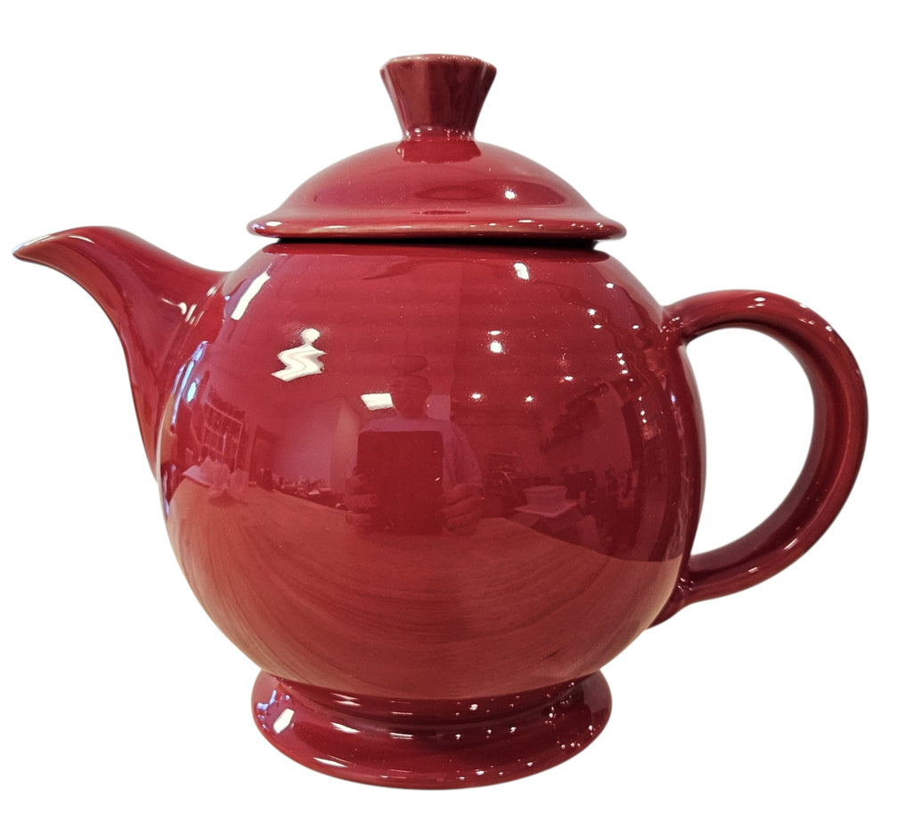 This is a Fiesta Fiestaware Five-cup 5-cup New Style Handle Tea Pot with Lid in Scarlet. lead-free, Post 1986, Retired Shape
