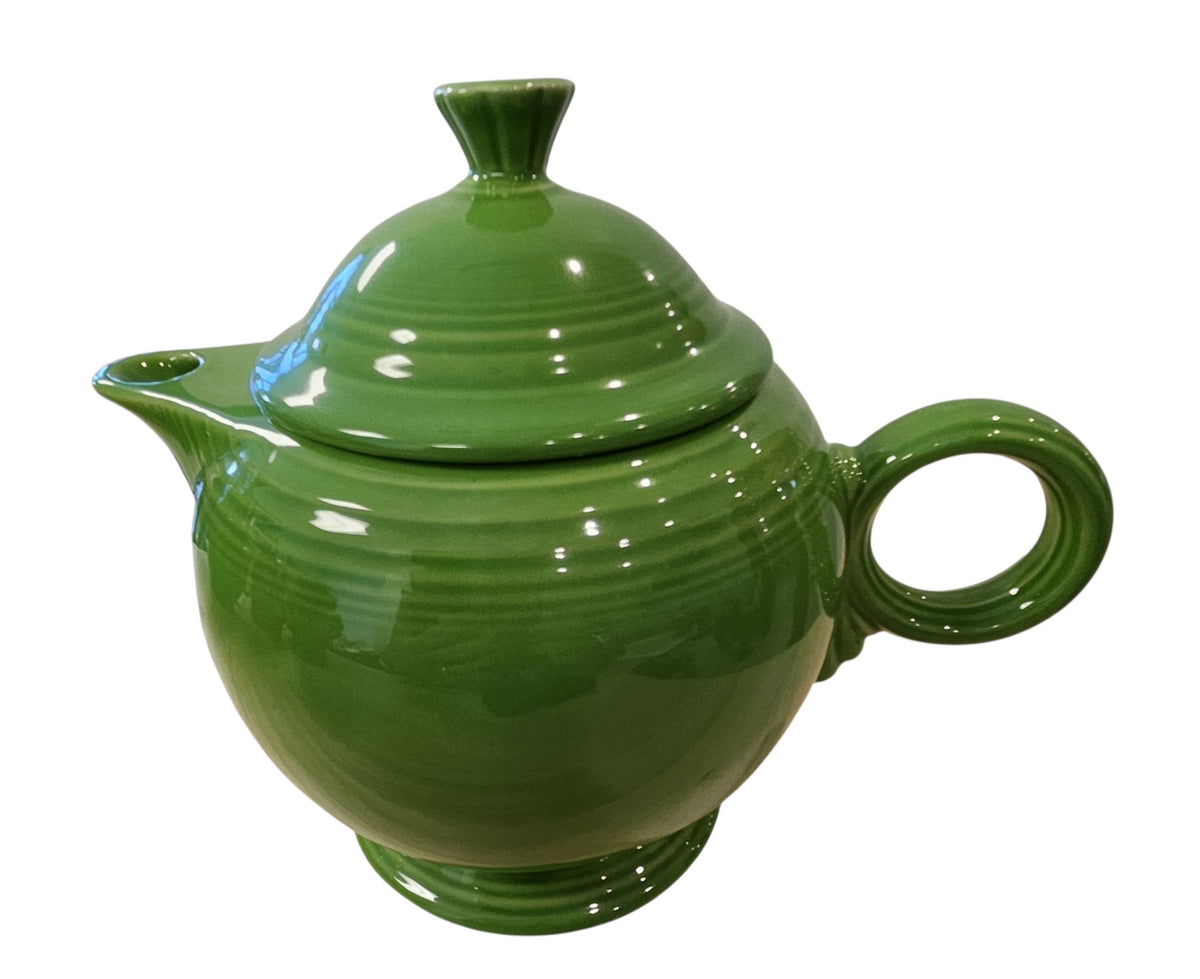 This is a Fiesta Fiestaware Five-cup 5-cup Ring Handled Tea Pot with Lid in Shamrock. lead-free, Post 1986, Retired Color Retired Shape
