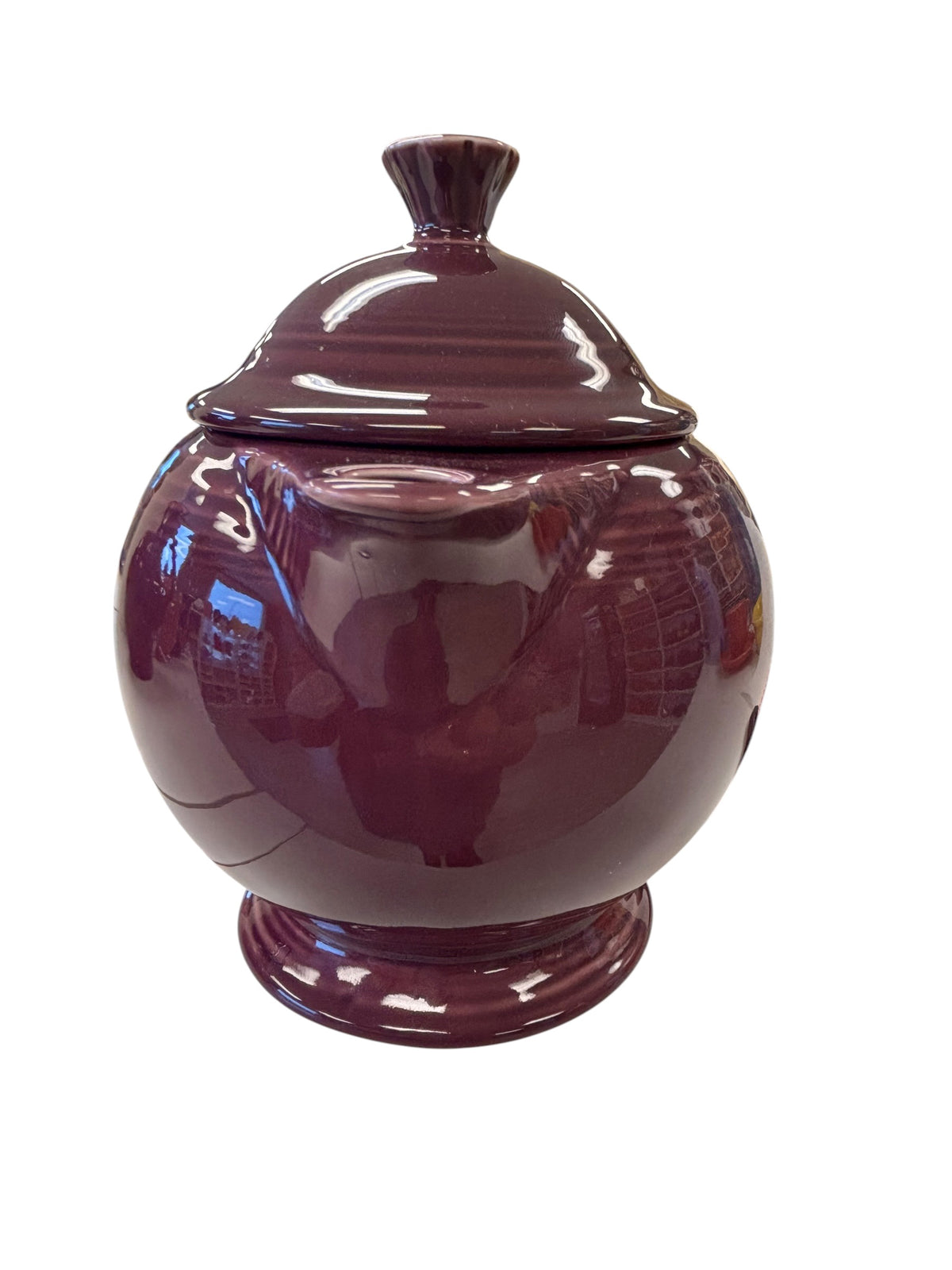 This is a Fiesta Fiestaware Five-cup 5-cup Ring Handled Tea Pot with Lid in Heather. lead-free, Post 1986, Retired Color Retired Shape
