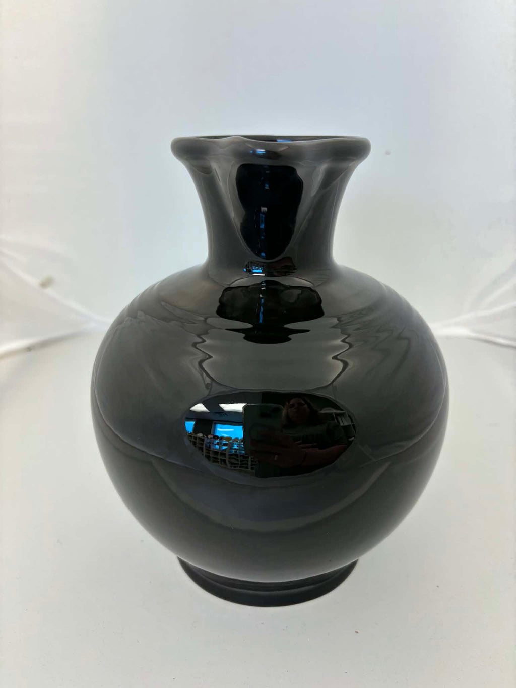 This is a Fiesta Fiestware small 60 Ounce Carafe in black. Lead-free Post 1986 Retired color retired shape
