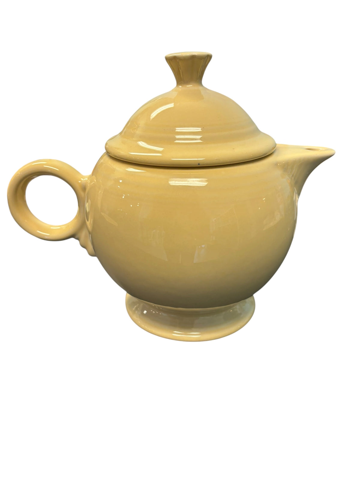 This is a Fiesta Fiestaware Five-cup 5-cup Ring Handled Tea Pot with Lid in Ivory. lead-free, Post 1986, Retired Color Retired Shape
