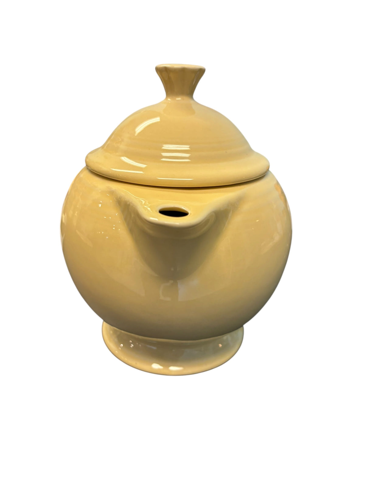 This is a Fiesta Fiestaware Five-cup 5-cup Ring Handled Tea Pot with Lid in Ivory. lead-free, Post 1986, Retired Color Retired Shape
