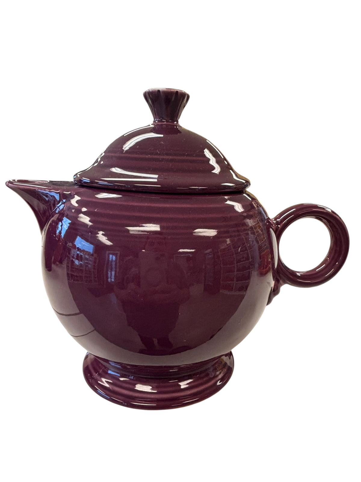 This is a Fiesta Fiestaware Five-cup 5-cup Ring Handled Tea Pot with Lid in Heather. lead-free, Post 1986, Retired Color Retired Shape
