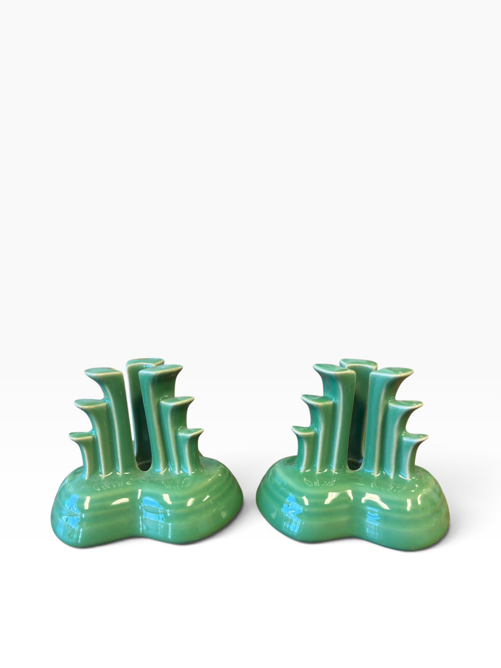Fiesta Meadow Pyramid Candle Holder Pair

Pyramid Candle Holders were discontinued 2002 to all general retailers, these numbered sets were only available from HLC/FTC retail outlets.&nbsp;

Numbered 233/400