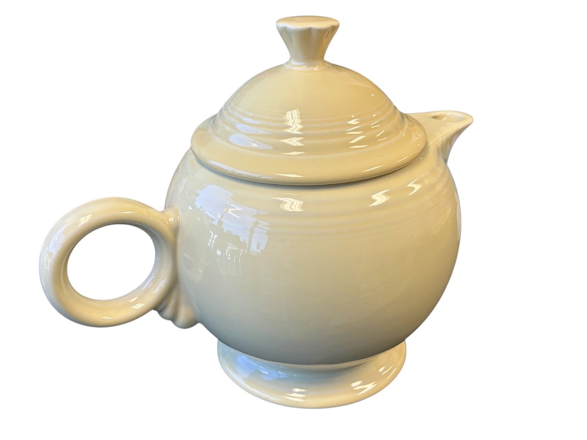 This is a Fiesta Fiestaware Five-cup 5-cup Ring Handled Tea Pot with Lid in Yellow. lead-free, Post 1986, Retired Color Retired Shape
