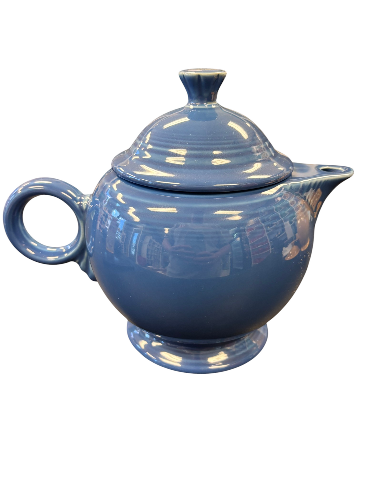 This is a Fiesta Fiestaware Five-cup 5-cup Ring Handled Tea Pot with Lid in Lapis. lead-free, Post 1986, Retired Shape
