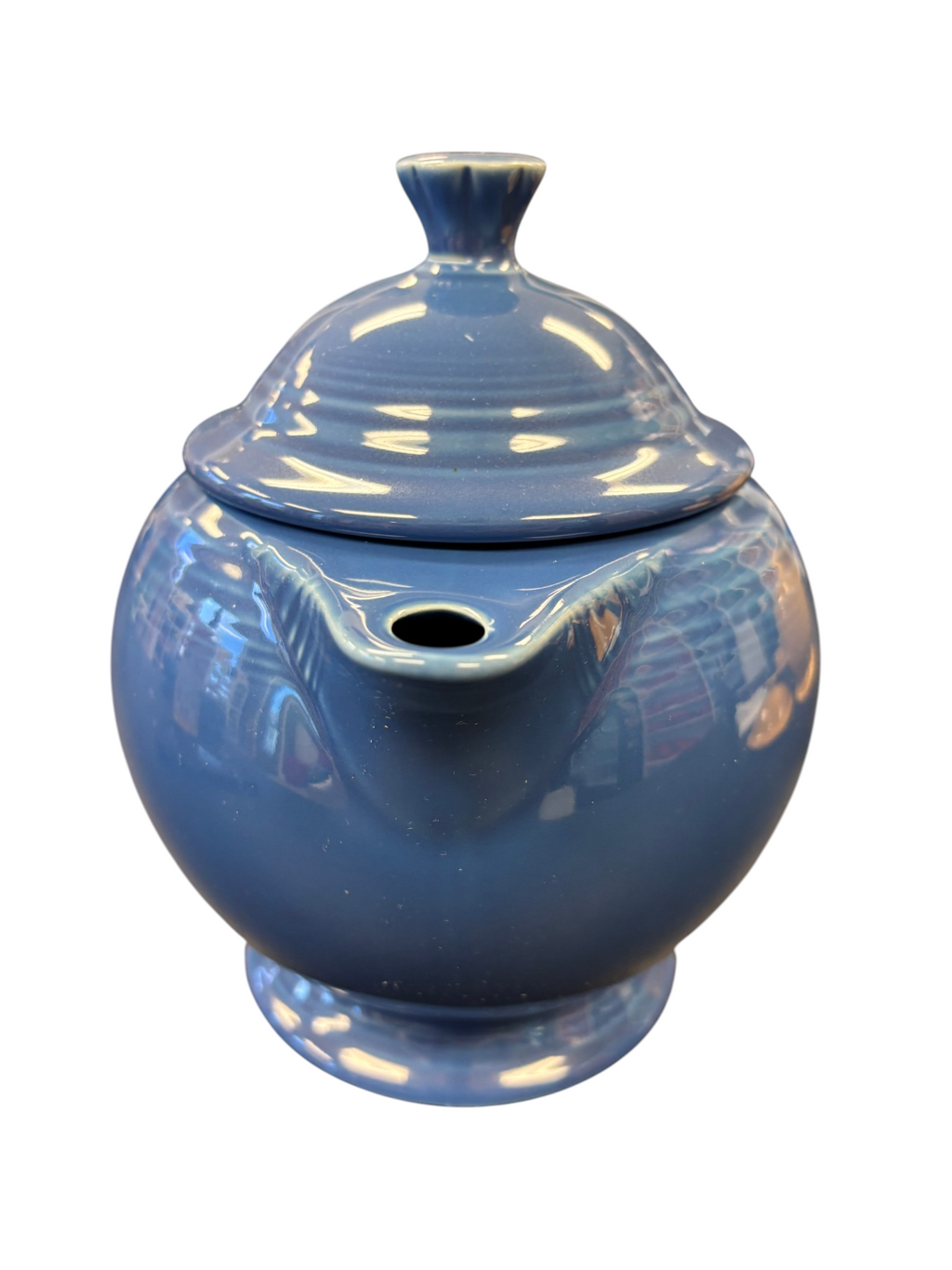 This is a Fiesta Fiestaware Five-cup 5-cup Ring Handled Tea Pot with Lid in Lapis. lead-free, Post 1986, Retired Shape
