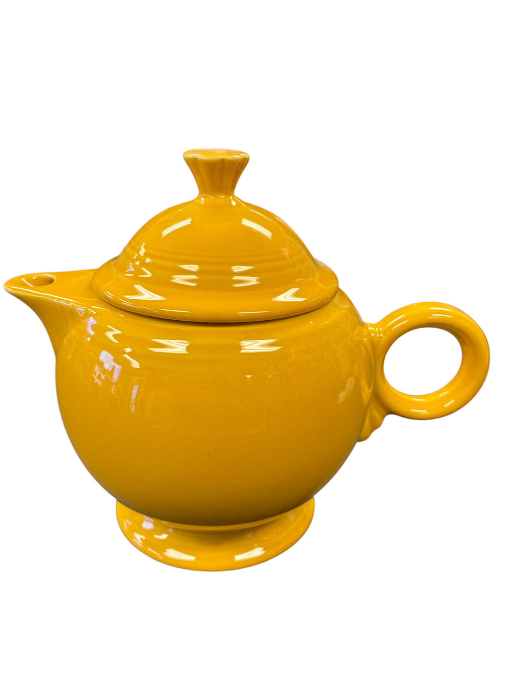 This is a Fiesta Fiestaware Five-cup 5-cup Ring Handled Tea Pot with Lid in Marigold. lead-free, Post 1986, Retired Color Retired Shape
