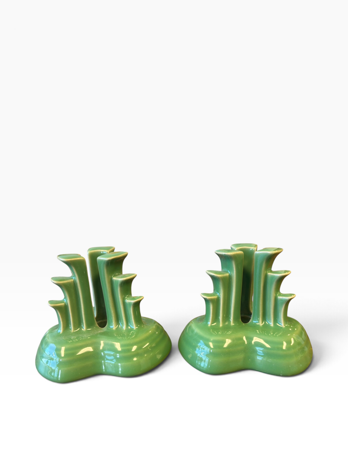 Fiesta Meadow Pyramid Candle Holder Pair

Pyramid Candle Holders were discontinued 2002 to all general retailers, these numbered sets were only available from HLC/FTC retail outlets.&nbsp;

Numbered 233/400