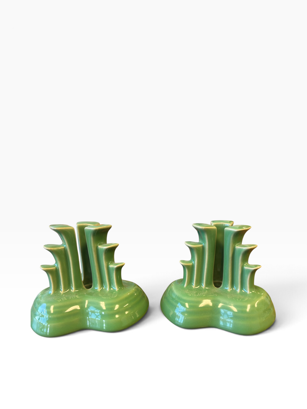 Fiesta Meadow Pyramid Candle Holder Pair

Pyramid Candle Holders were discontinued 2002 to all general retailers, these numbered sets were only available from HLC/FTC retail outlets.&nbsp;

Numbered 233/400