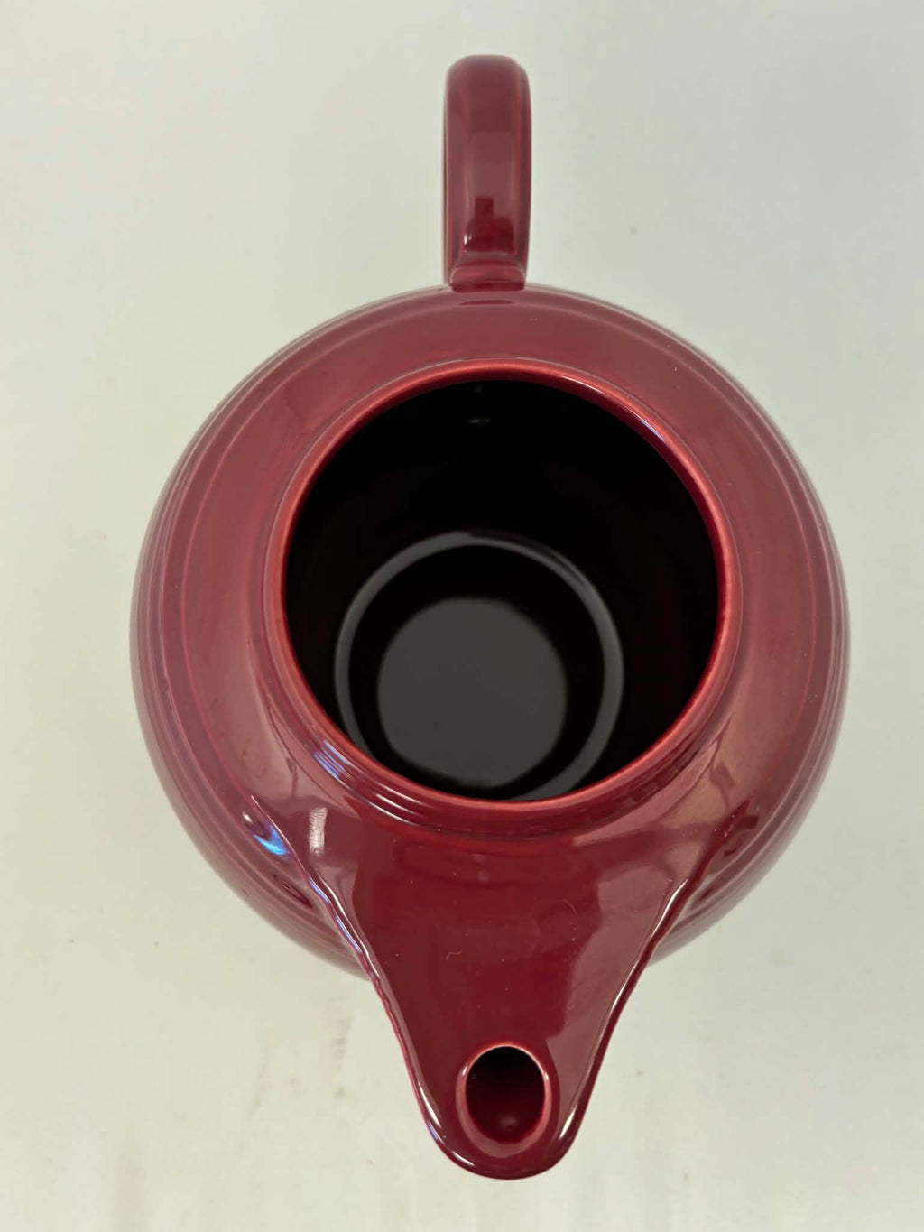 This is a Fiesta Fiestaware Five-cup 5-cup Ring Handled Tea Pot with Lid in Cinnabar. lead-free, Post 1986, Retired Color Retired Shape
