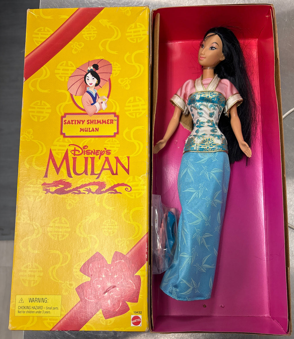 Disney's Mattel 1998 Mulan Satiny Shimmer Doll with accessories #19432