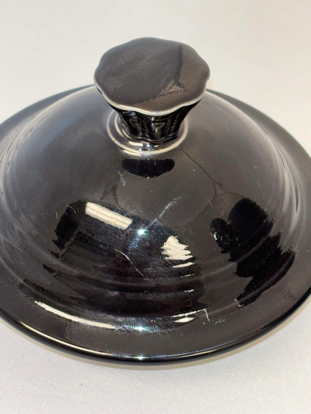 This is a Fiesta Fiestaware Five-cup 5-cup Ring Handled Tea Pot with Lid in Black. lead-free, Post 1986, Retired Color Retired Shape

